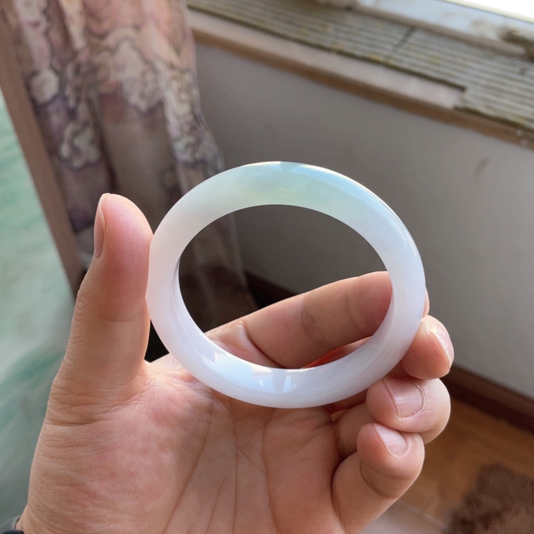 翡翠手镯未镶嵌半山水
