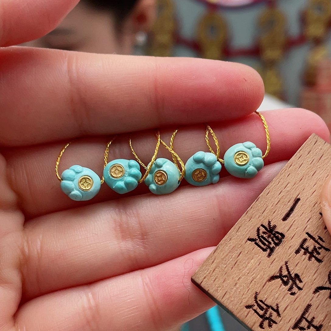 绿松石颈饰未镶嵌