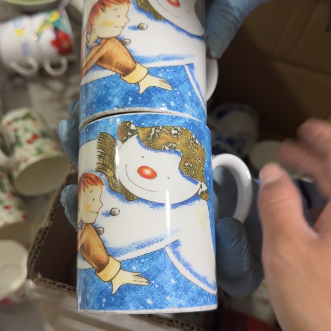 佐***麻茶盏他还没有给她钱的