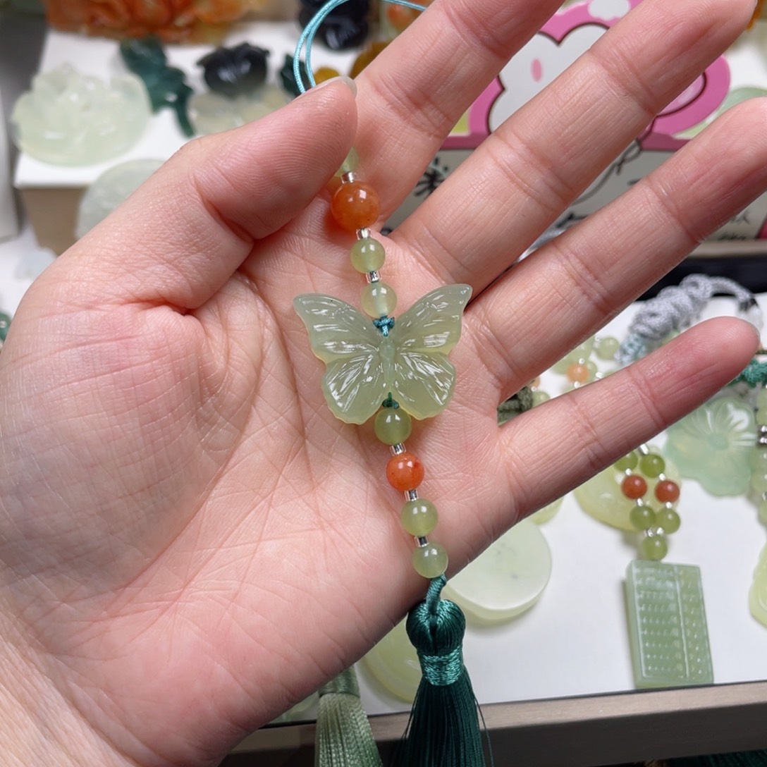 皮***丘蛇纹石玉未镶嵌颈饰