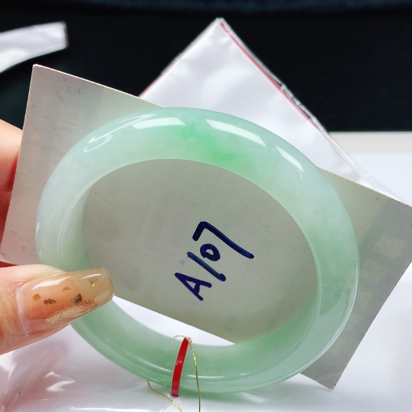 【闪购商品】翡翠手镯未镶嵌 正圈56+