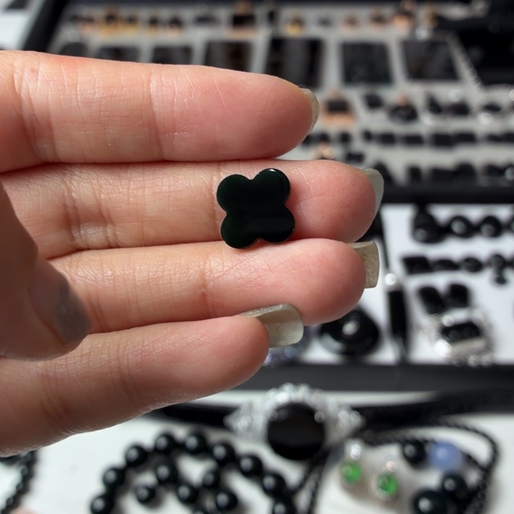 翡翠裸石墨翠四叶草