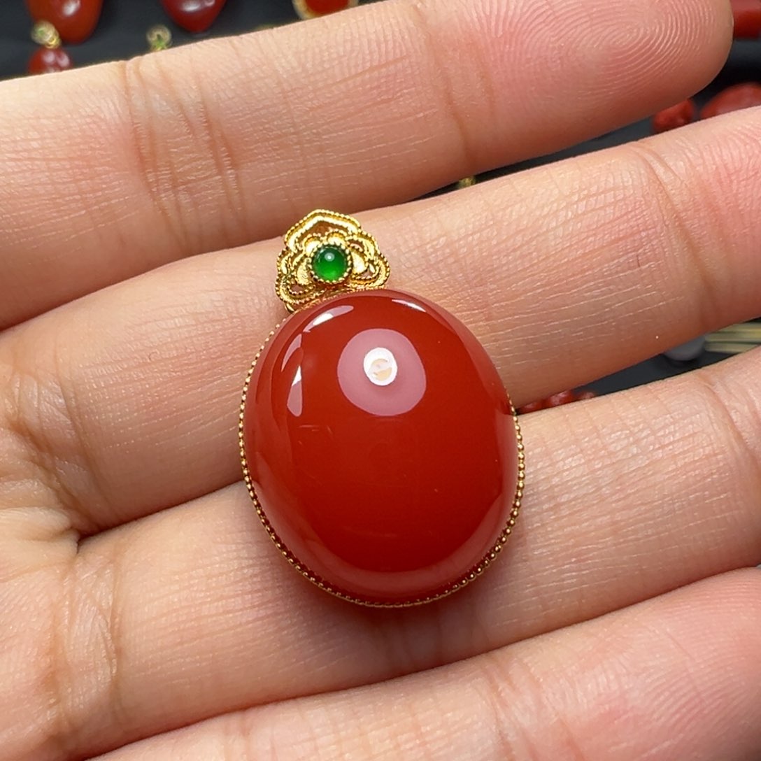 南红玛瑙吊坠18K金镶嵌