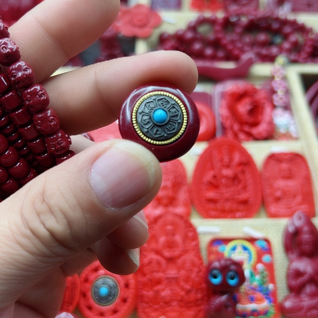 东陵石颈饰未镶嵌晓*