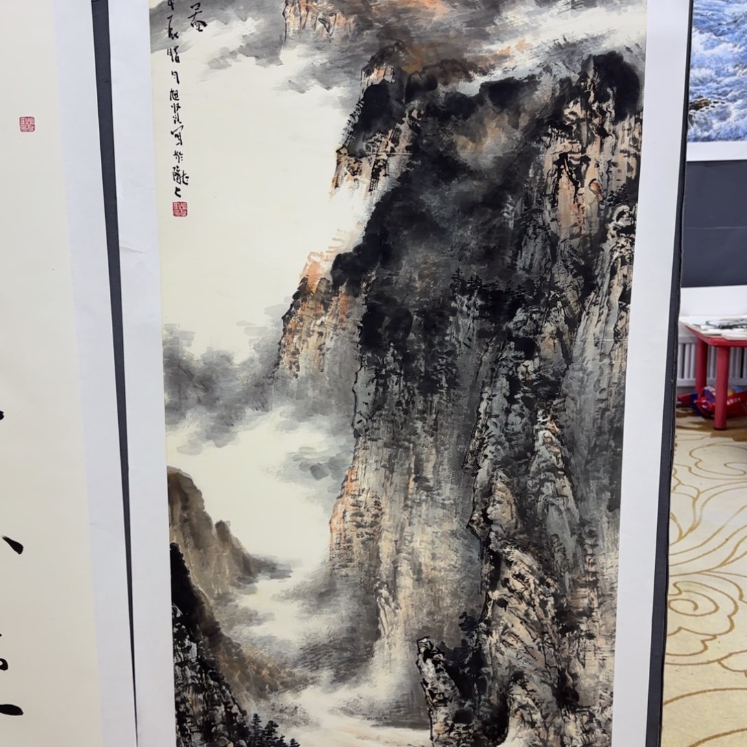 国画相**榄胡旭贤四尺山水赵