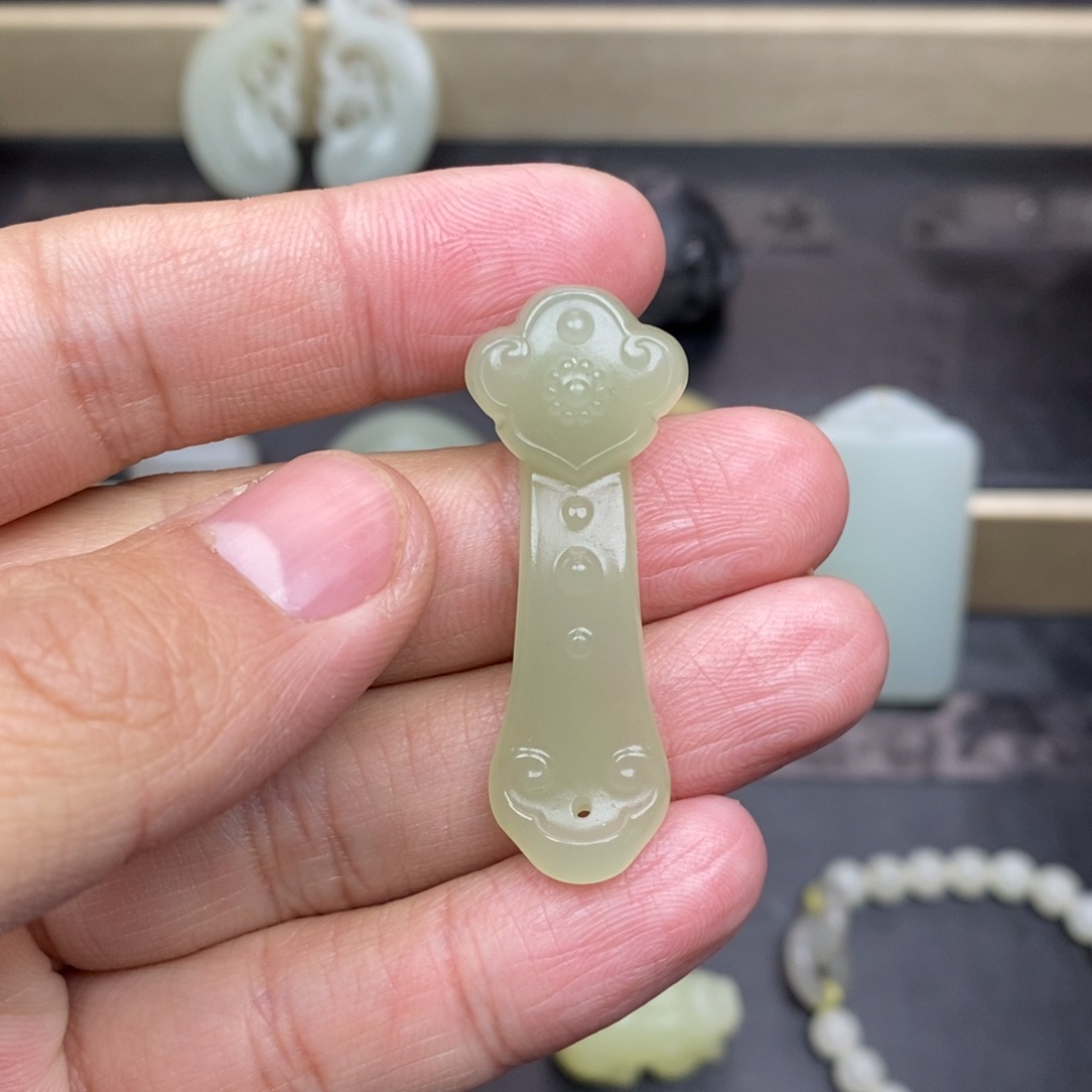 和田玉颈饰未镶嵌