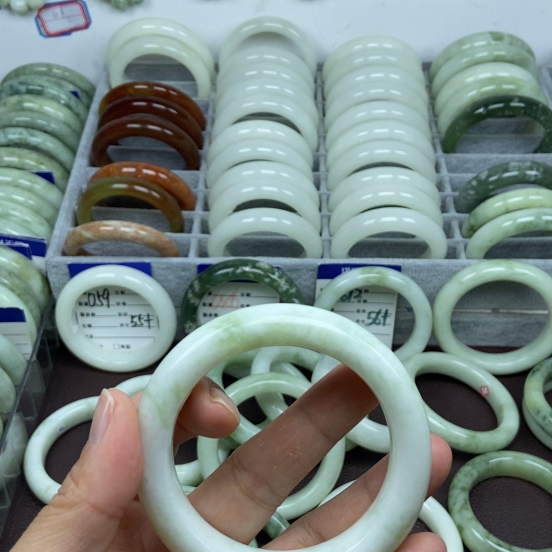 稳***稳蛇纹石玉未镶嵌手镯