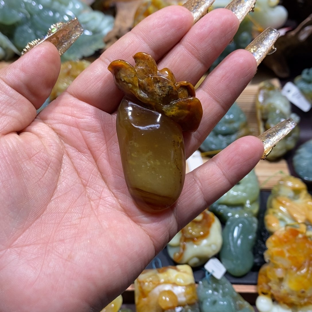 蛇纹石玉颈饰未镶嵌