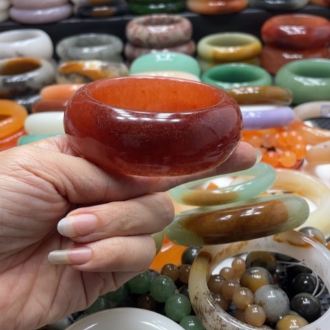 挚***爱石英岩玉未镶嵌手镯