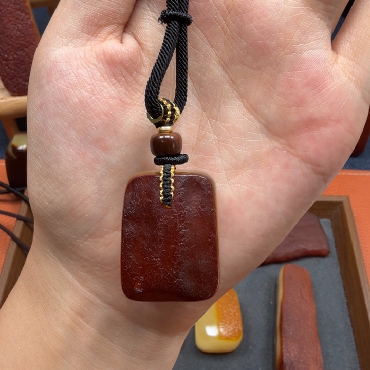 蜜蜡未镶嵌吊坠(赠链)