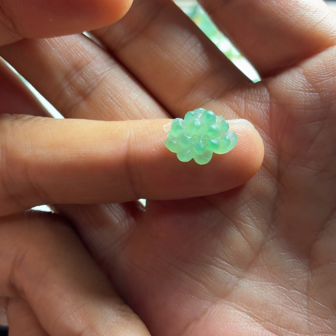 定制翡翠未镶嵌莲花