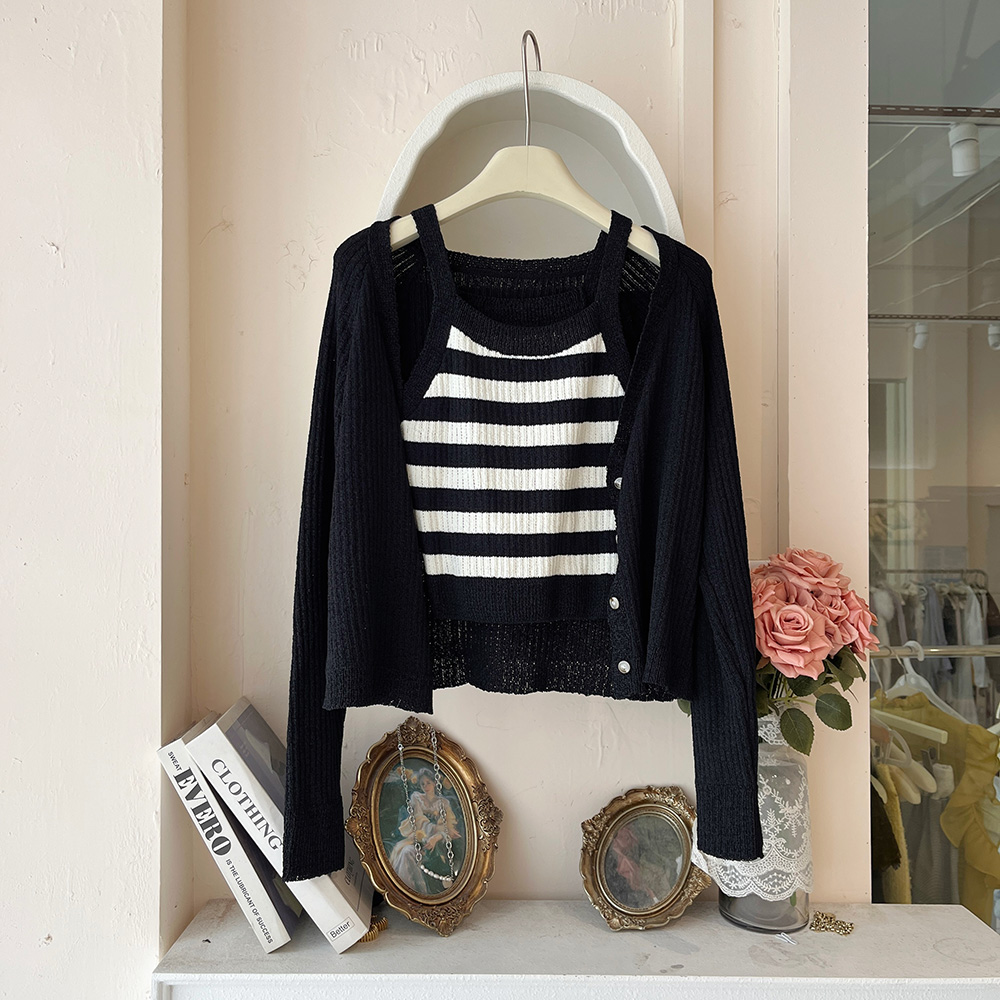 青青大码衣橱 秋季法式显瘦条纹黑色针织吊带开衫两件套套装T6128