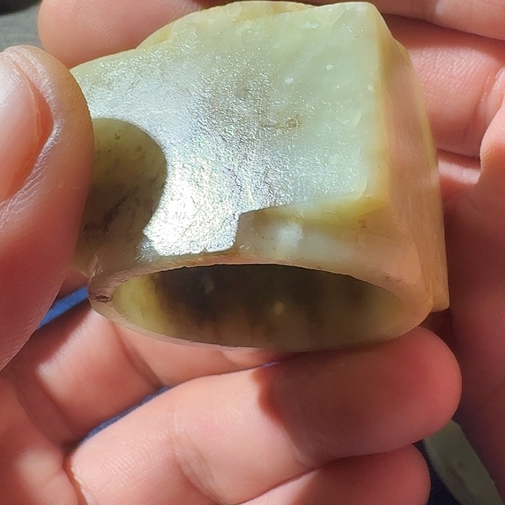 丰***%透闪石质玉未镶嵌挂件