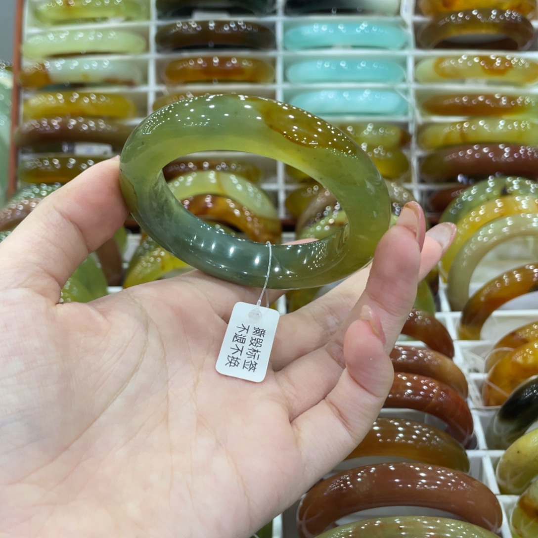 蛇纹石玉未镶嵌手镯