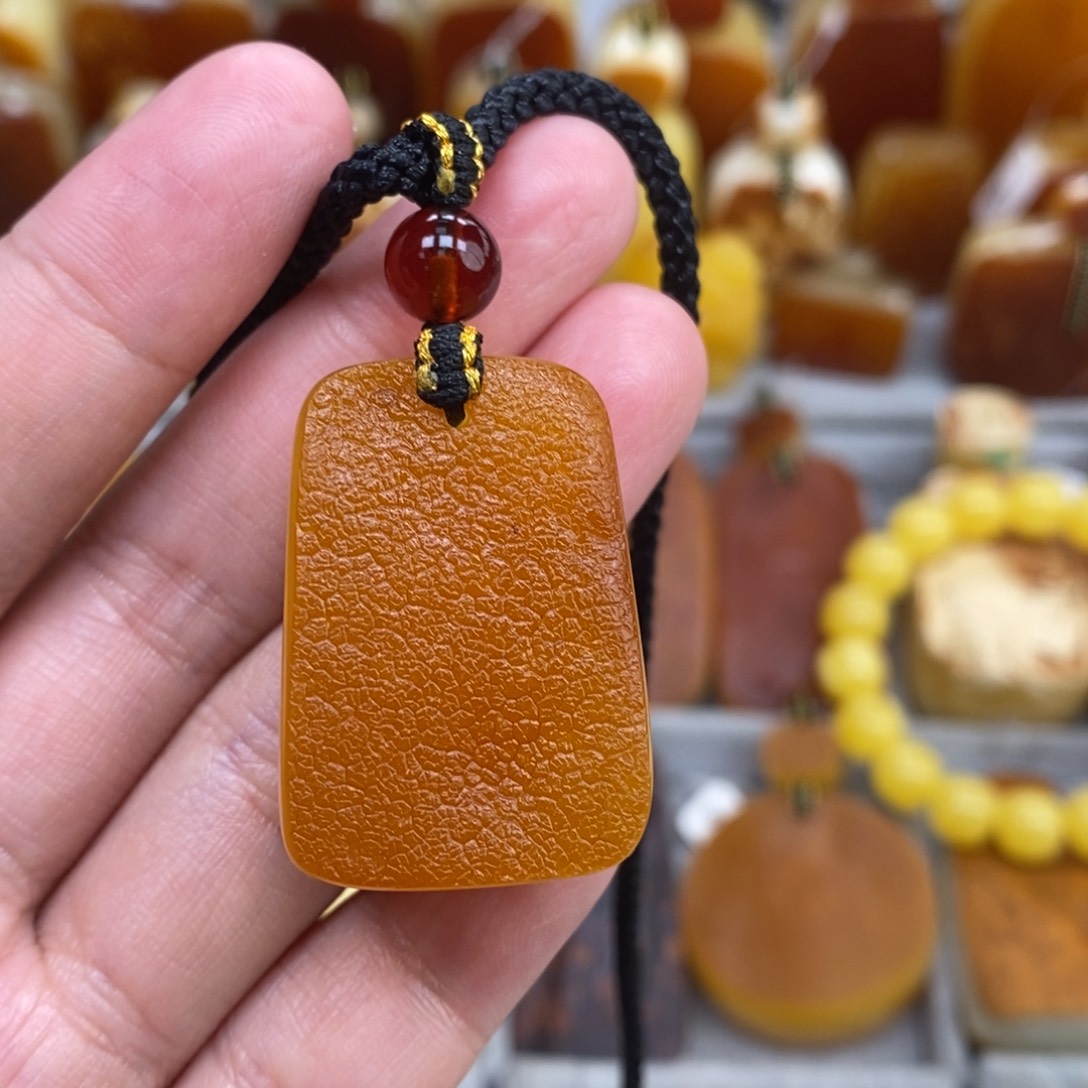 蜜蜡未镶嵌珠宝奇石