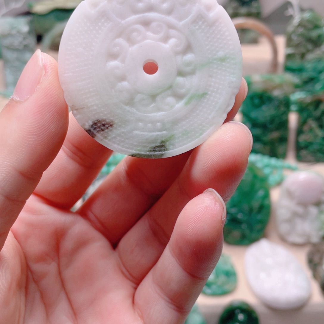 独山玉未镶嵌颈饰