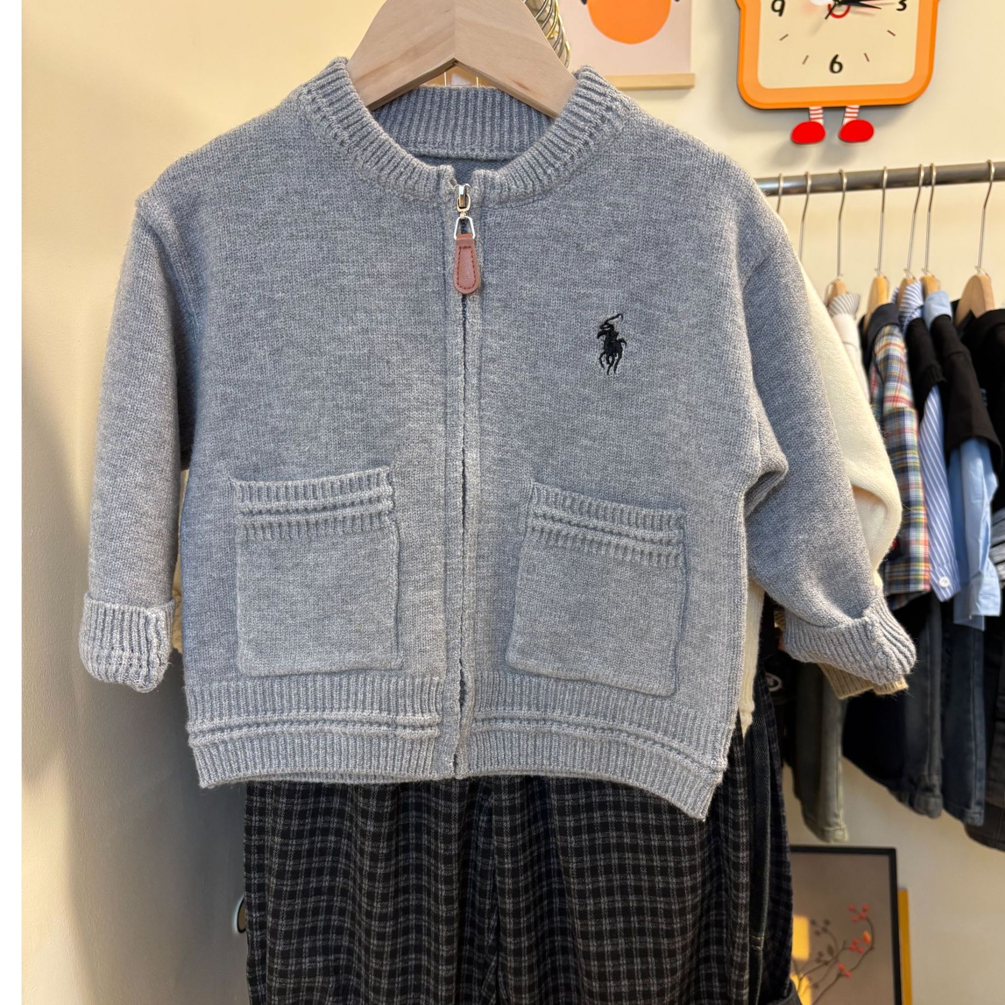 2025儿童新韩版针织纯色刺绣口袋拉链开衫外套百搭时尚休闲