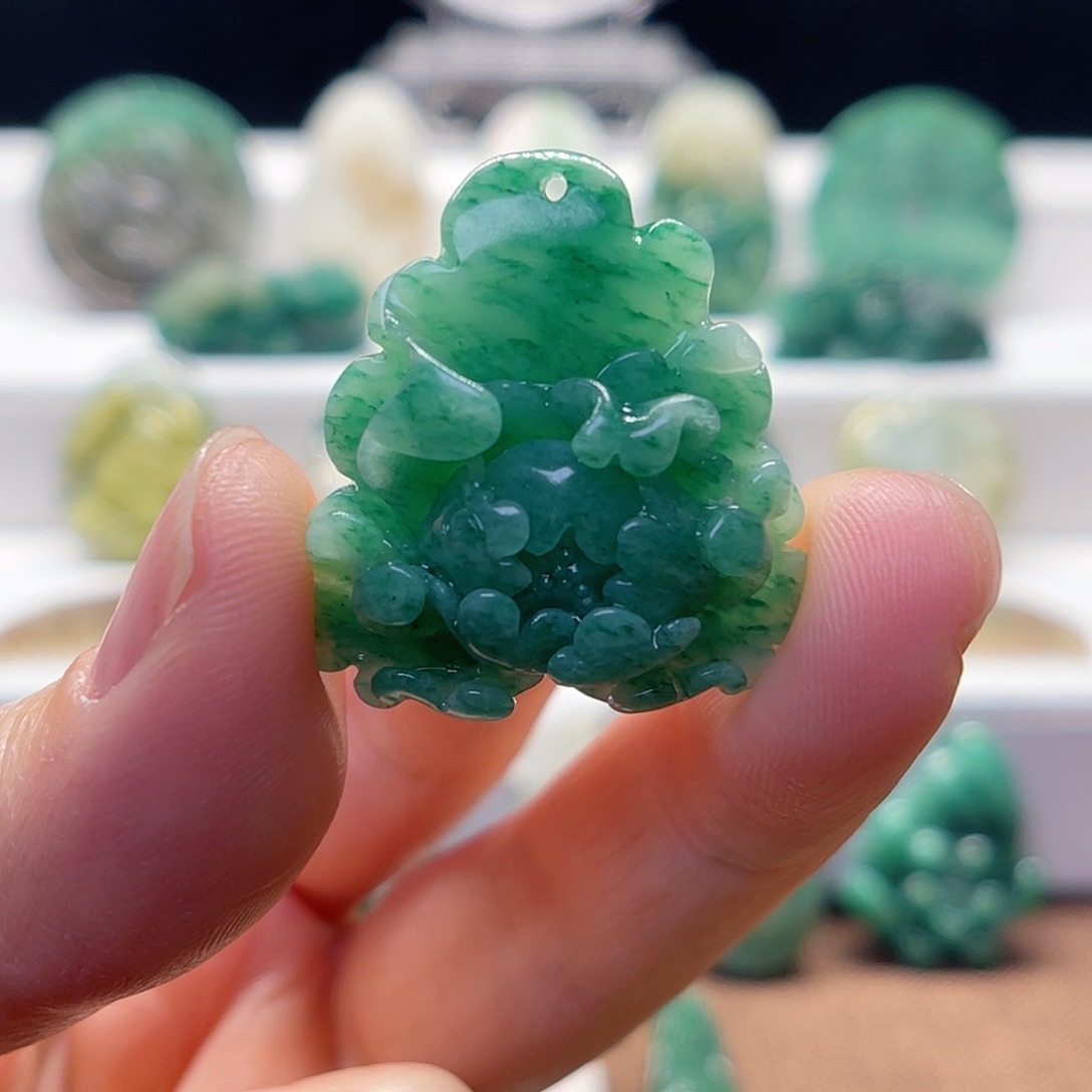 独山玉未镶嵌颈饰