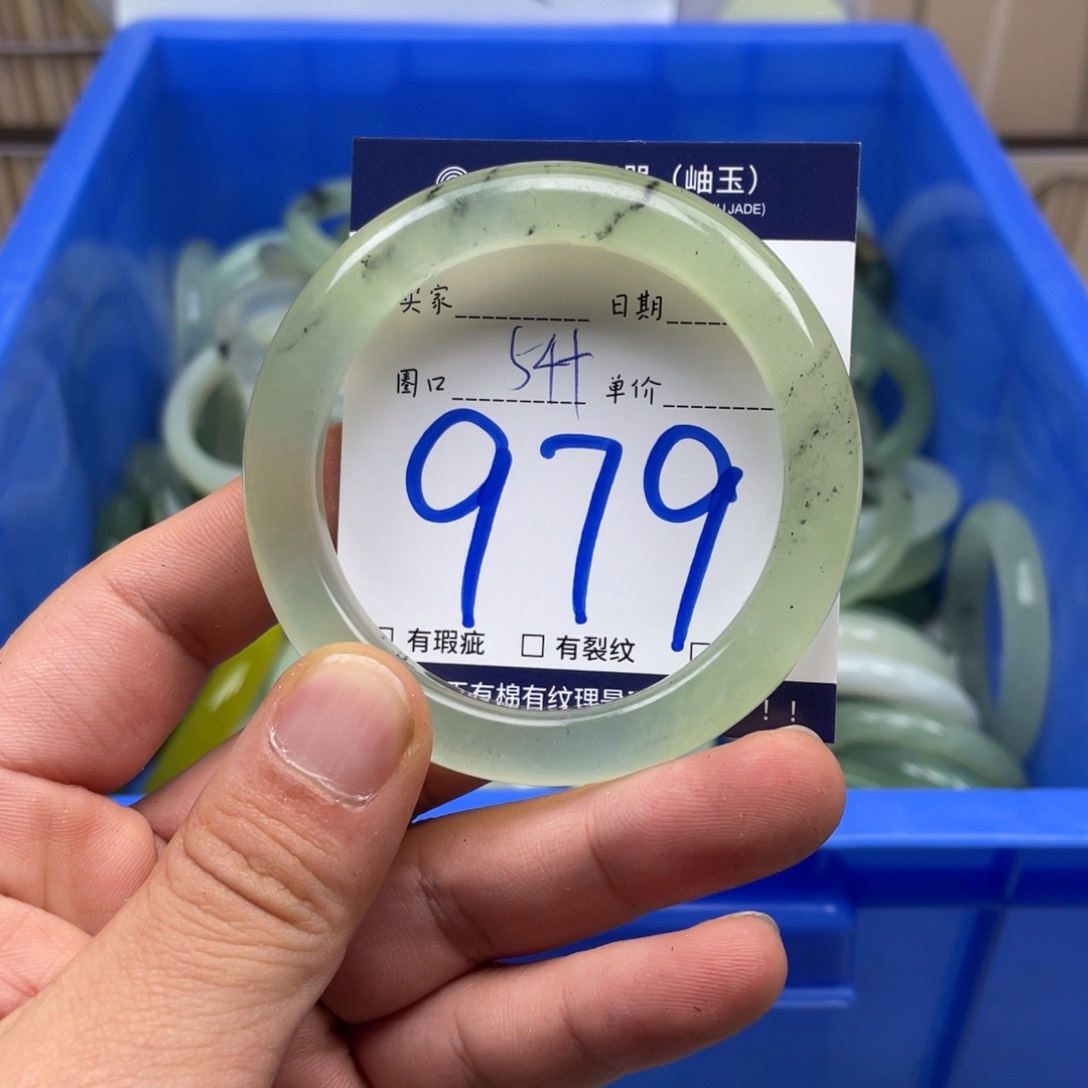 岫玉手镯手镯未镶嵌