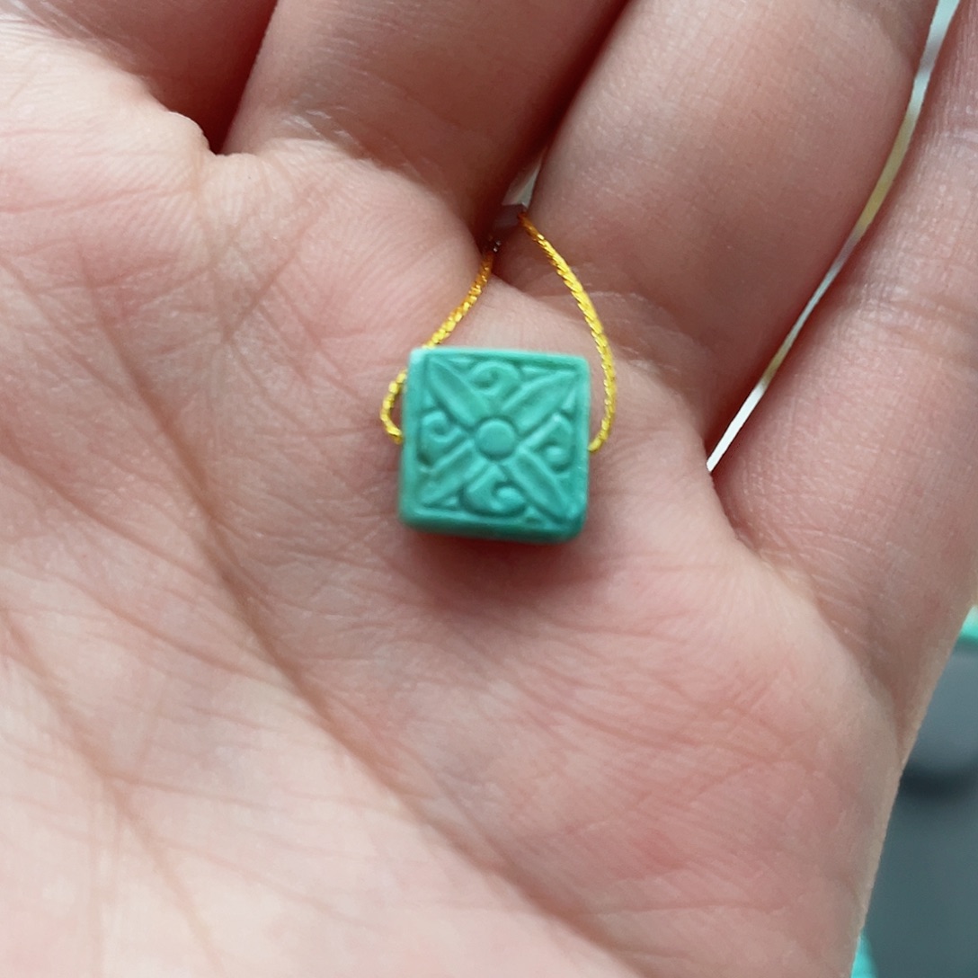 绿松石颈饰未镶嵌