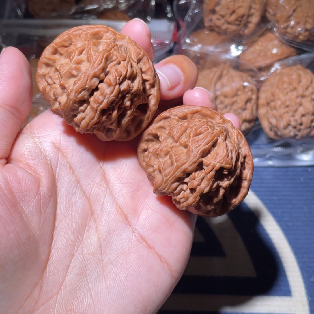 文玩核桃吊坠全品白狮子44+