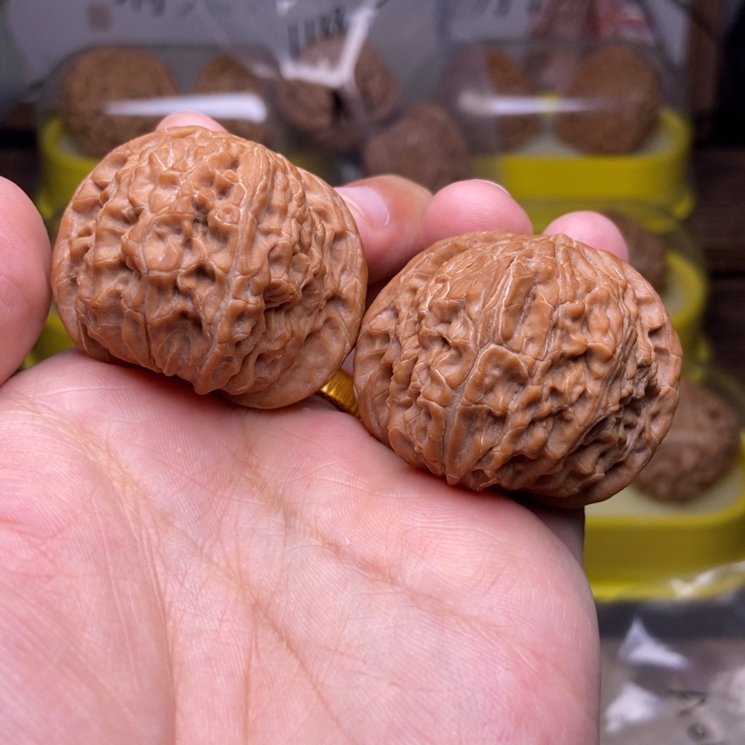 文玩核桃吊坠全品40尺磨盘红皮山地a01