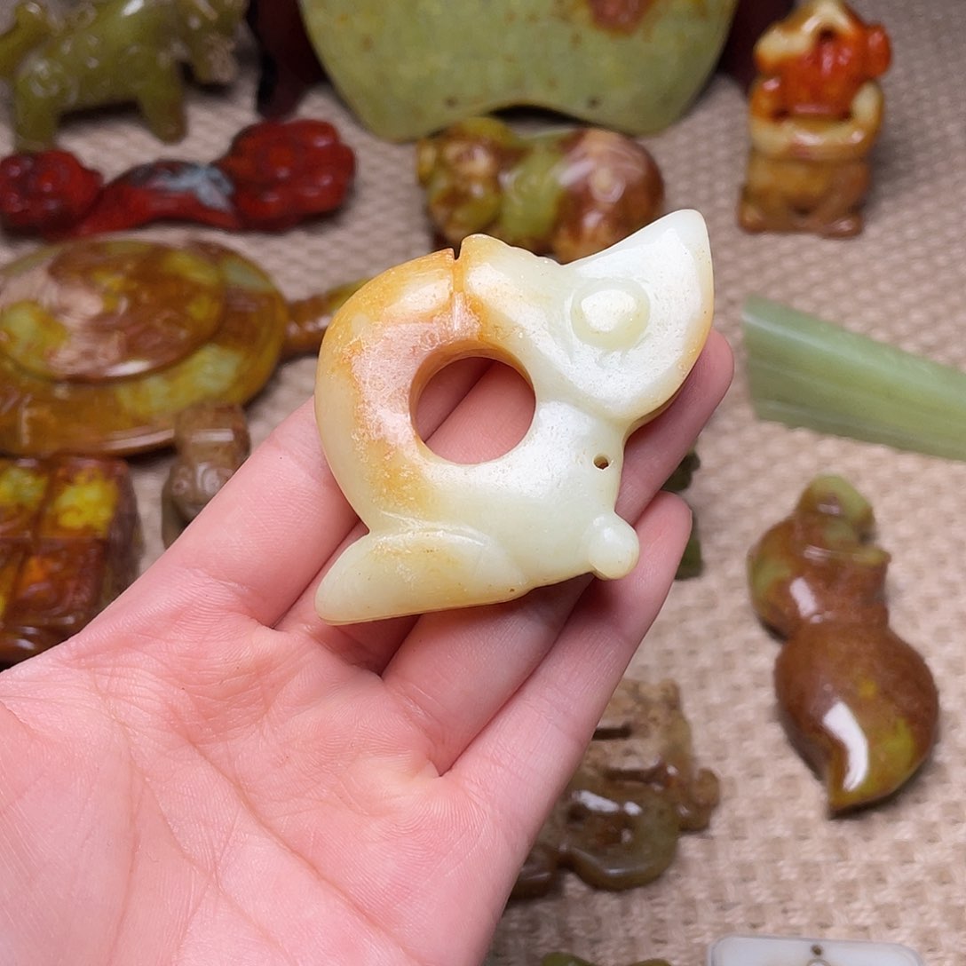 蛇纹石玉未镶嵌颈饰