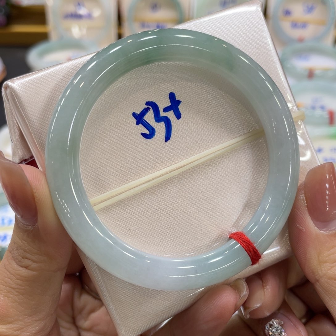 翡翠手镯未镶嵌翡翠手镯