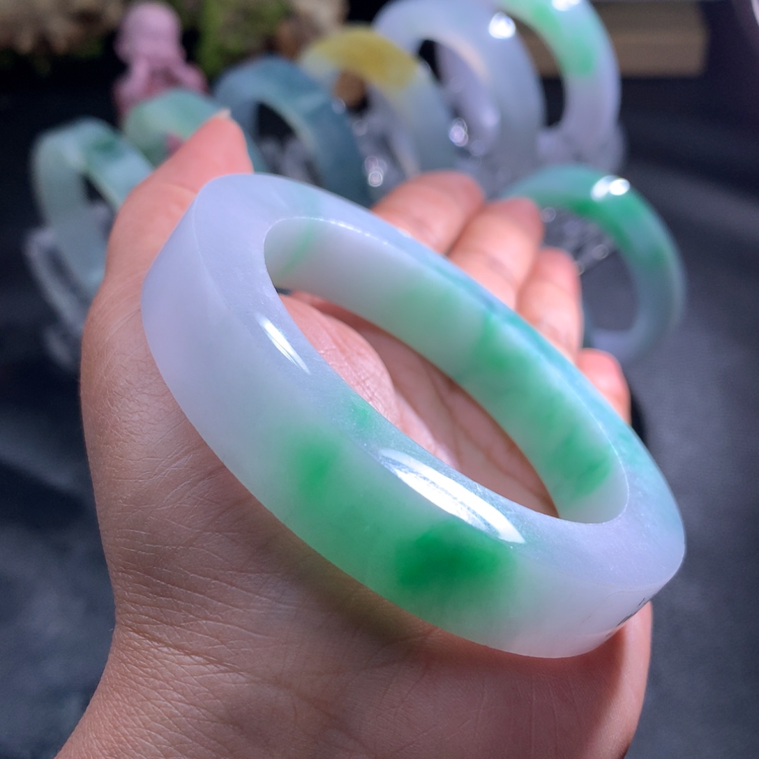 心***珑定制翡翠未镶嵌手镯