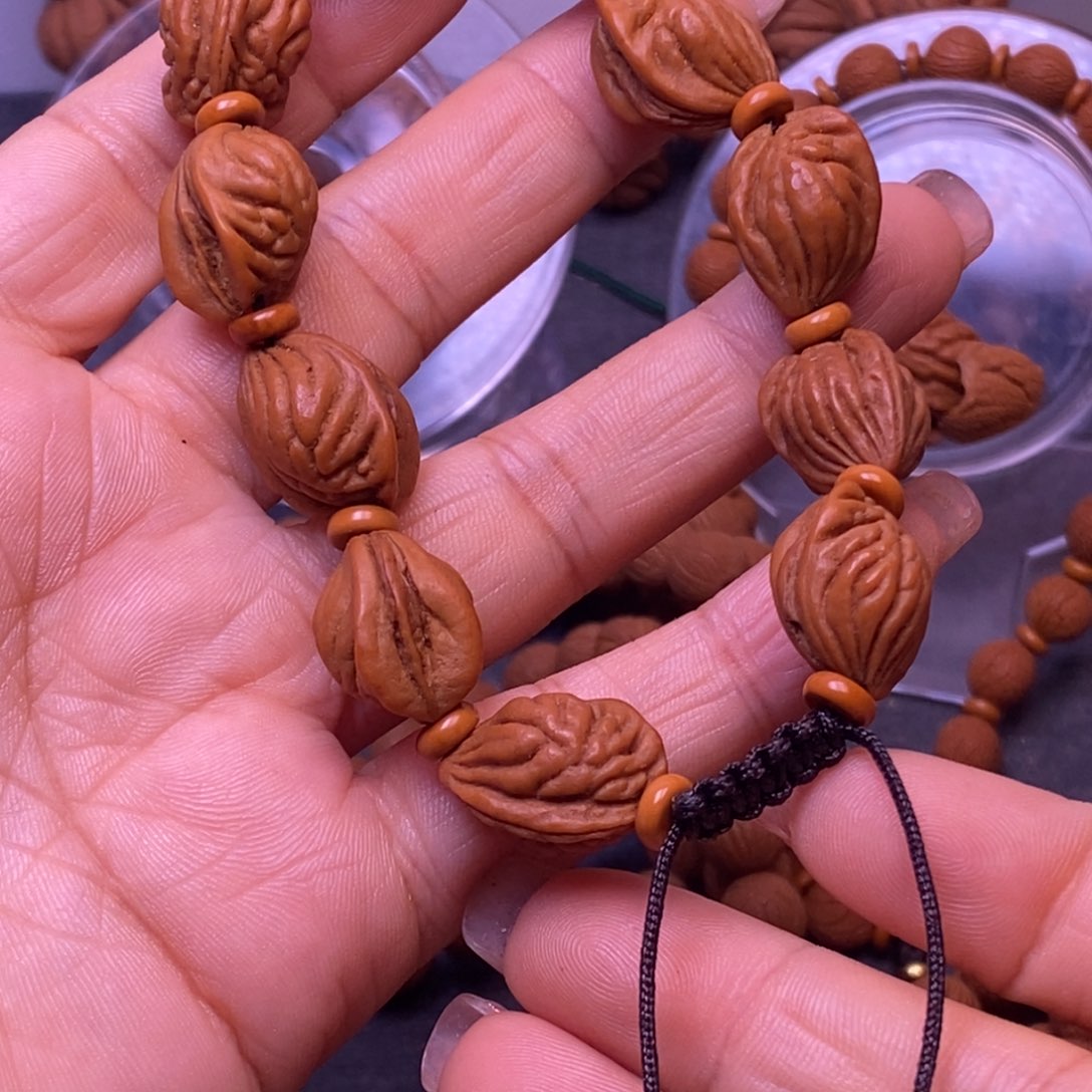 反***哥秦岭龙纹桃核手串