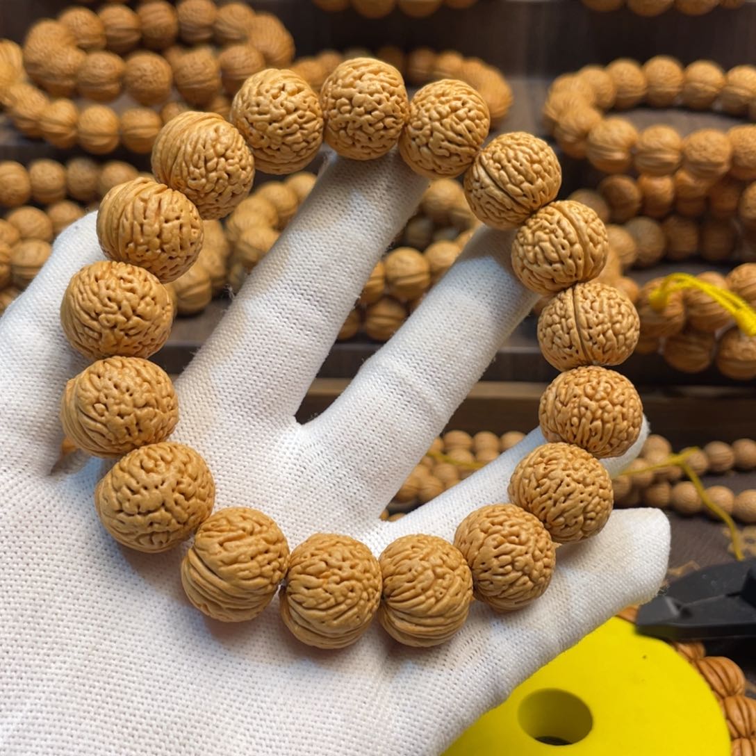 手串桃核M****g龙鳞苹果