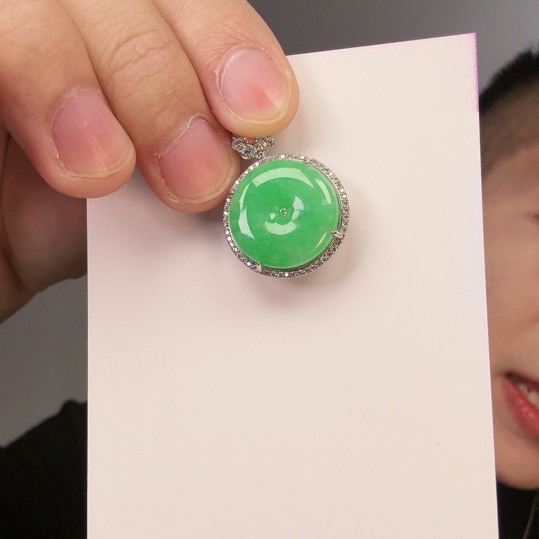 翡翠颈饰未镶嵌一件