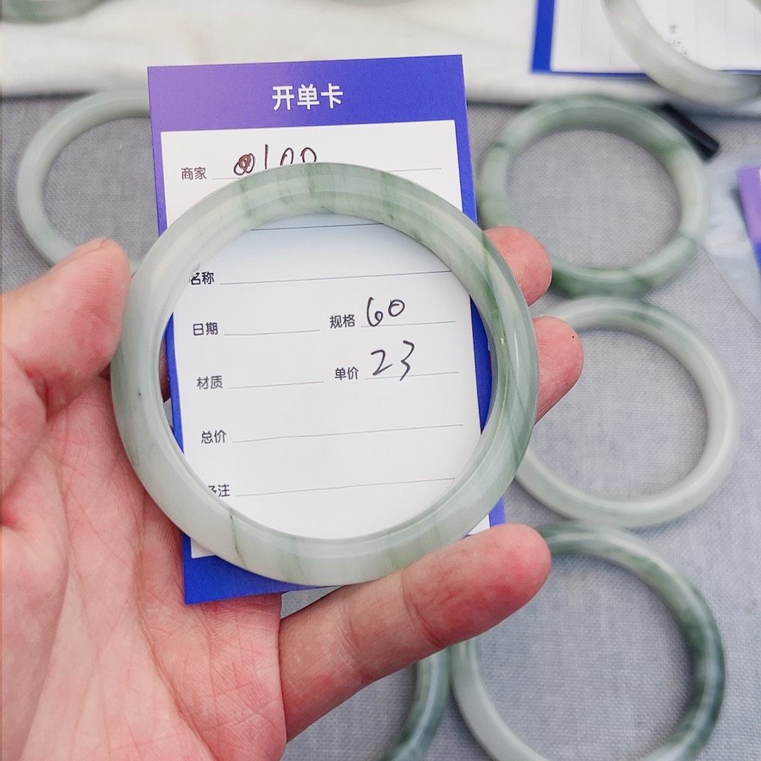 石英质玉手镯未镶嵌