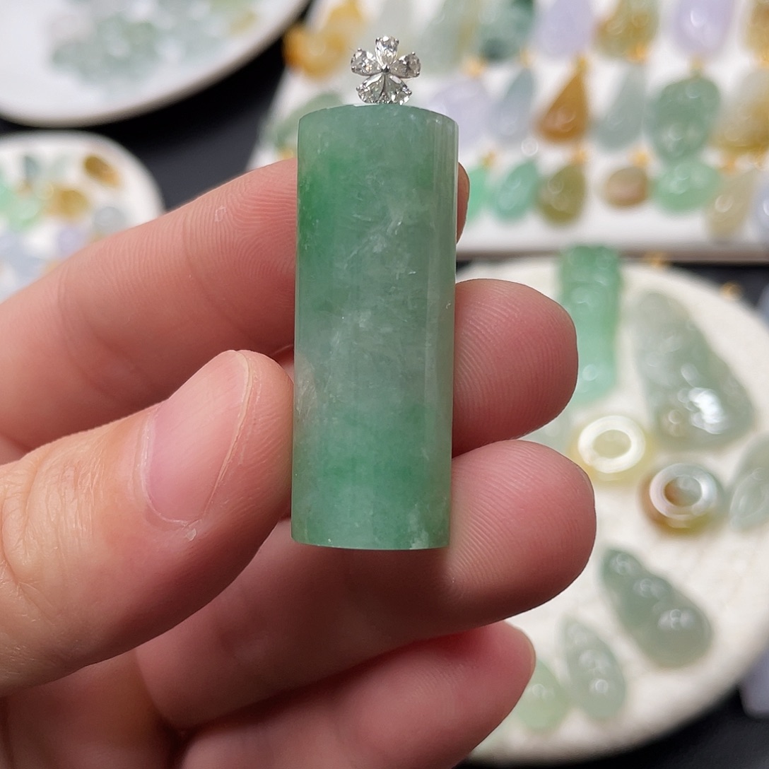 翡翠18K金镶嵌颈饰无事牌