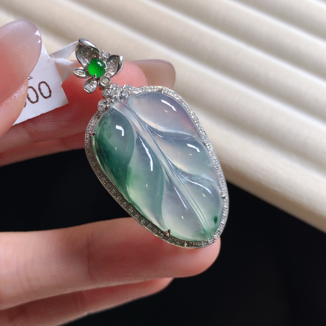 翡翠颈饰18K金镶嵌叶子