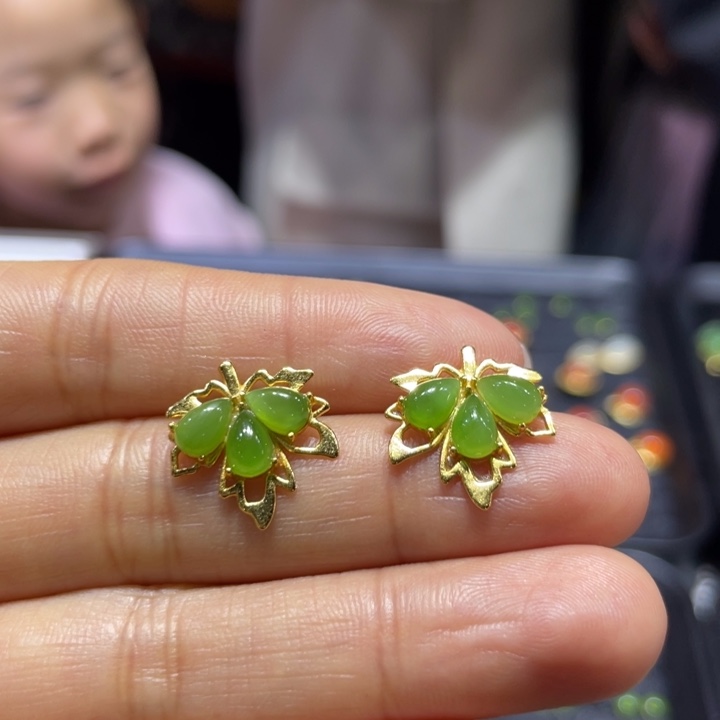 I***p和田玉银S925镶嵌耳饰