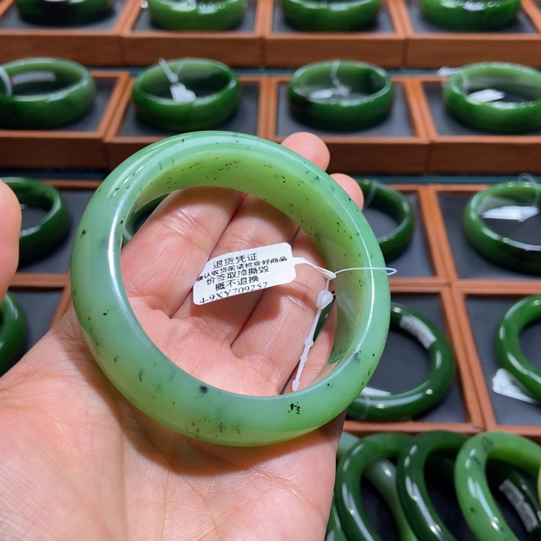 和田玉（碧玉）未镶嵌手镯乌兰海猕猴桃58