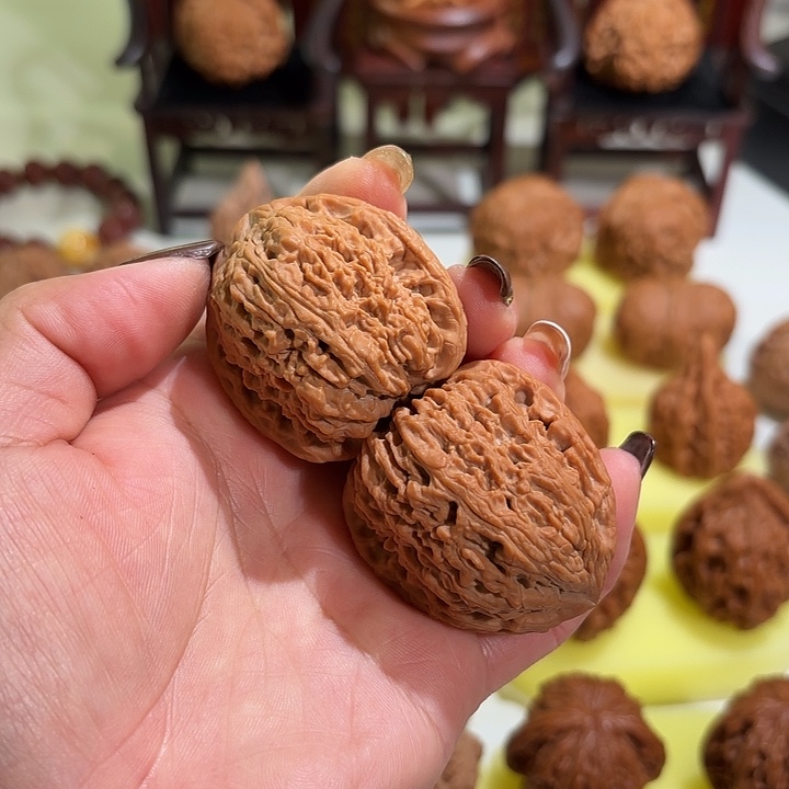 爱***林大叶紫檀（黑酸枝木类）文玩核桃涿鹿南疆40