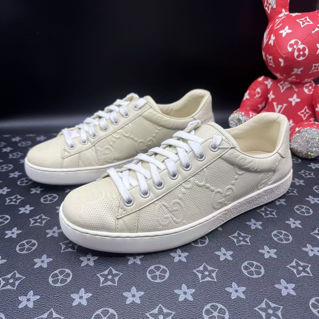 95新 GUCCI/古驰 米黄色双G满印板鞋 40.5欧码 lz602