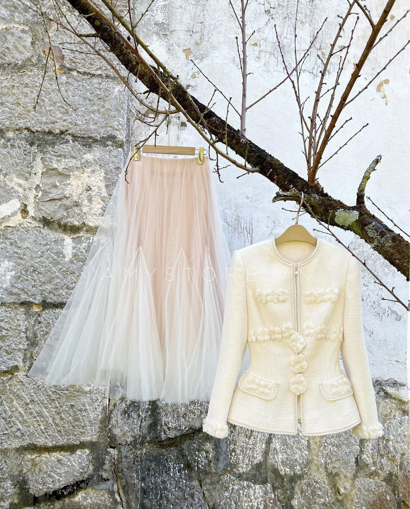 YINuo富家千金名媛风钉珠花朵秋冬小香风时尚外套+百搭半身纱裙