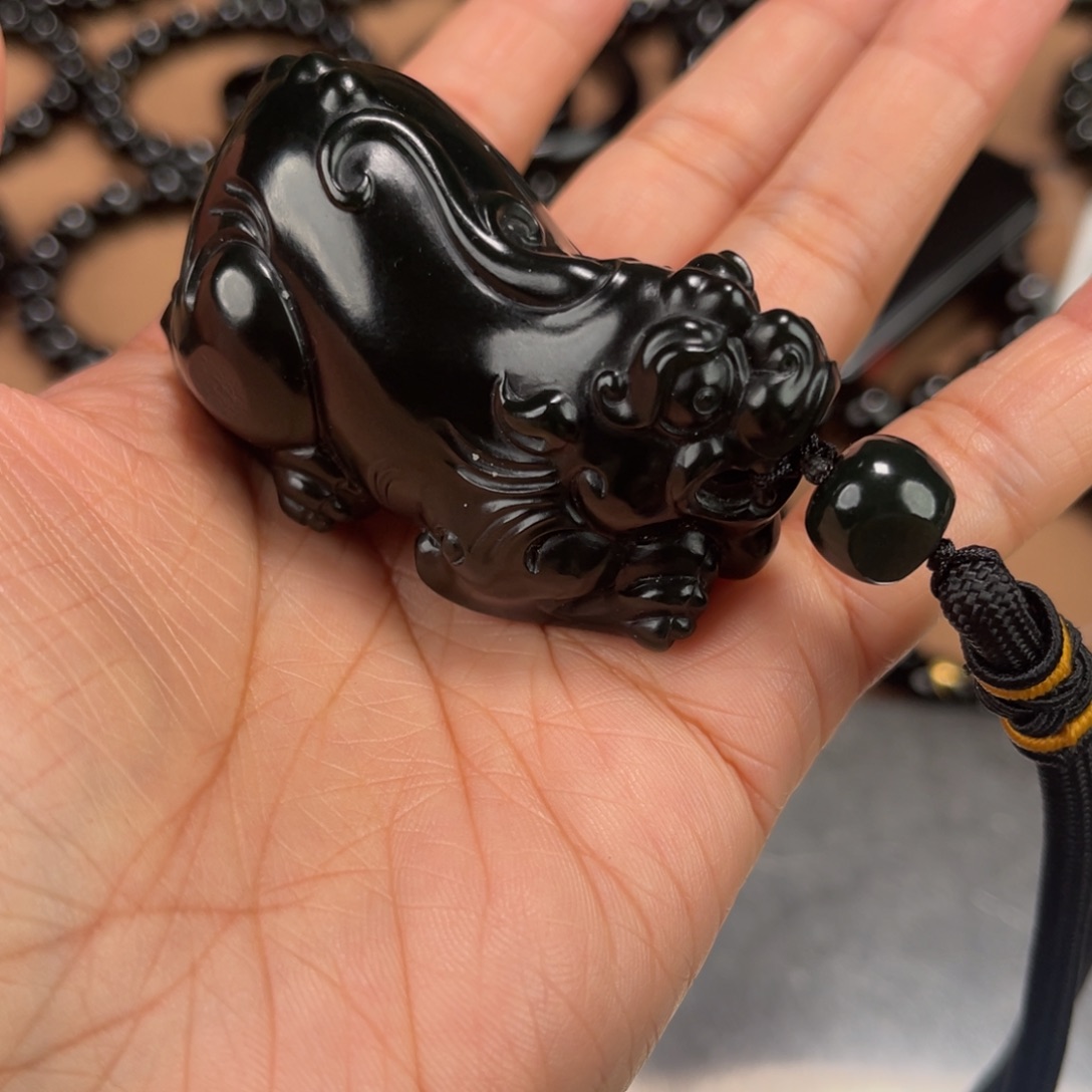 —***士和田玉未镶嵌手串