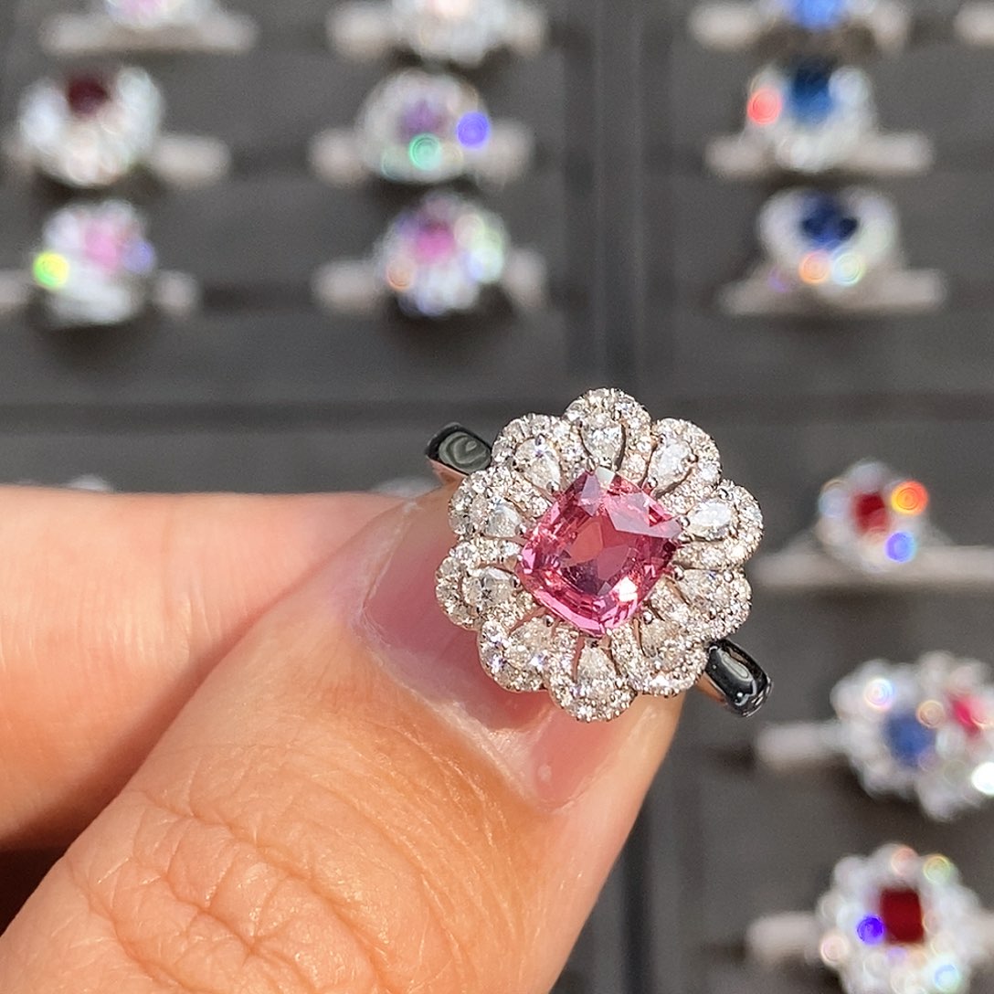 彩色蓝宝石戒指18K金镶嵌1.08克拉