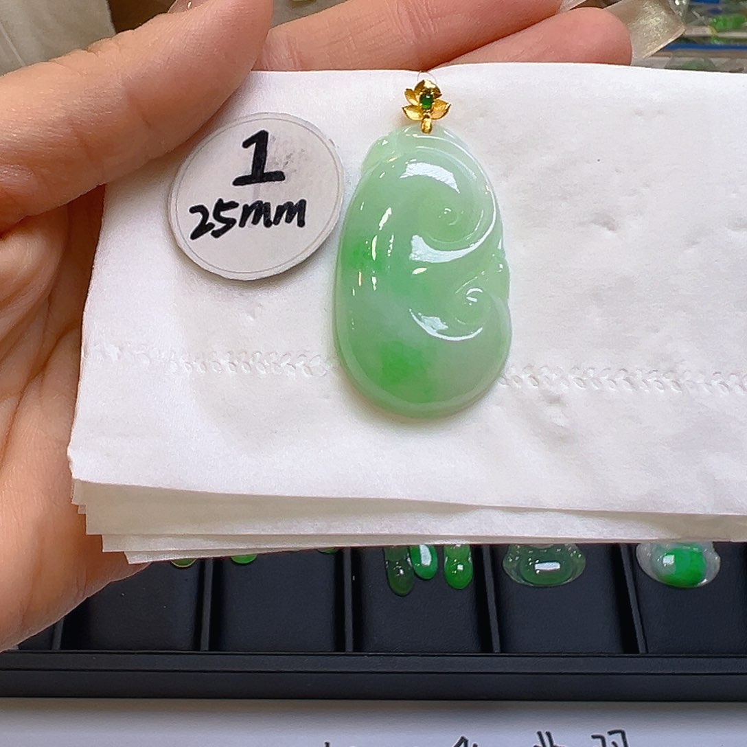 翡翠颈饰18K金镶嵌翡翠