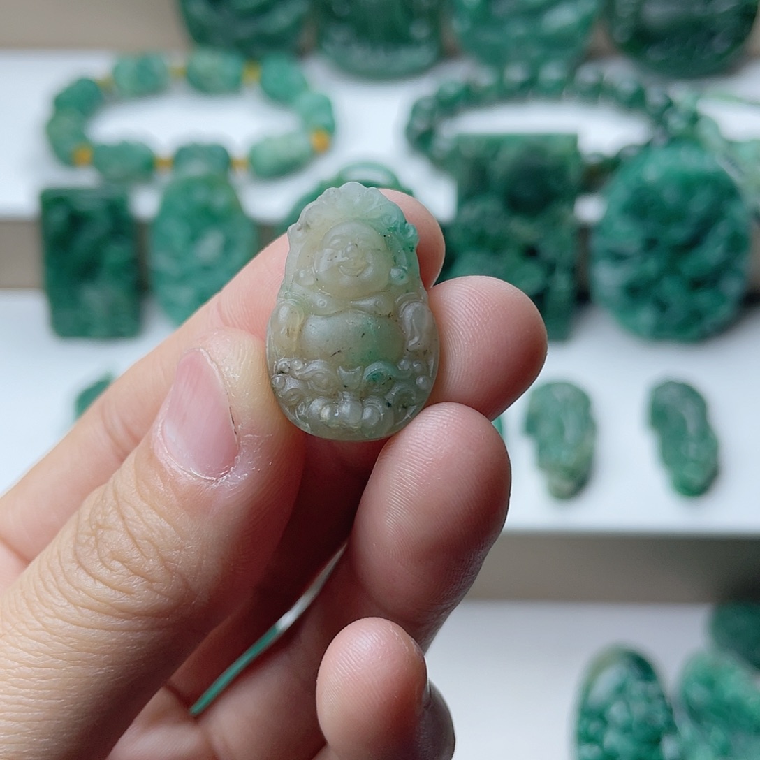 独山玉未镶嵌挂件