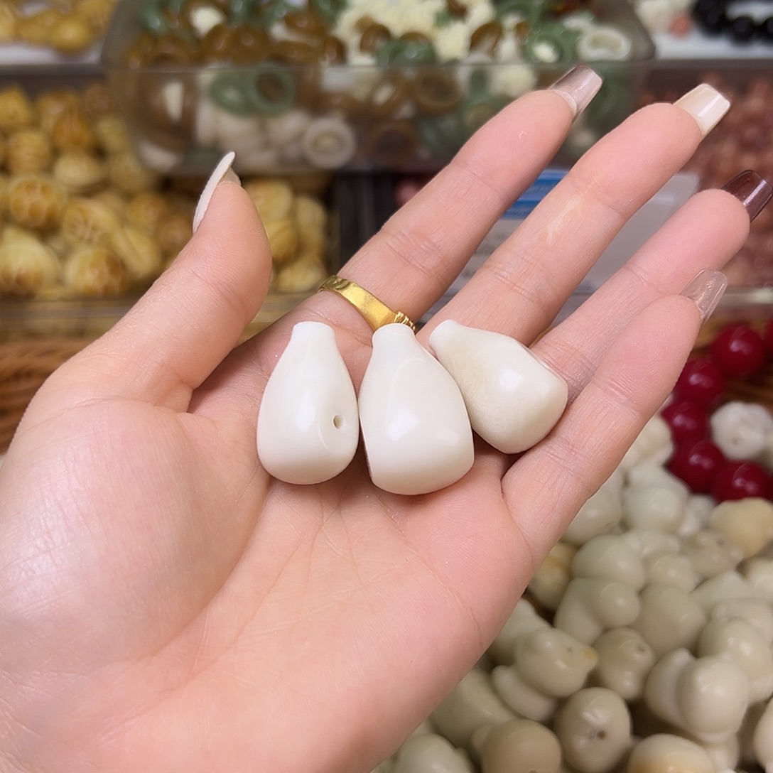 菩提根/象牙果吊坠微瑕白三通3了孔道有裂