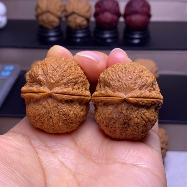 把件文玩核桃鱼子纹绣球30