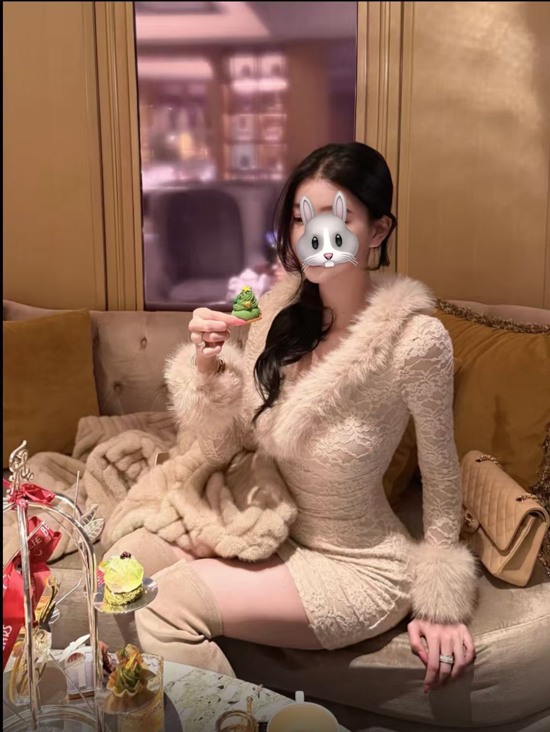 【娇俏可人】 蕾丝v领短裙女可拆卸毛领收腰薄绒连衣裙
