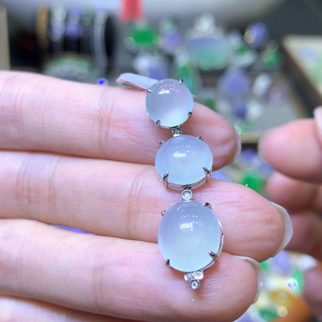 【闪购商品】翡翠颈饰18K金镶嵌翡翠吊坠项链