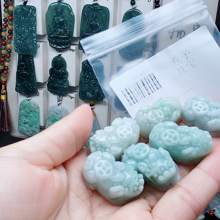 翡翠未镶嵌颈饰翡翠