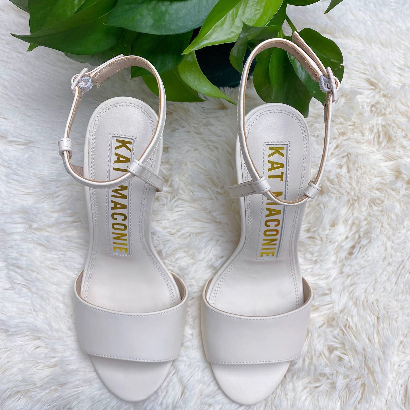 气质中跟尖头高跟鞋露趾时装一字带防水台鱼嘴仙女风凉鞋夏季白色